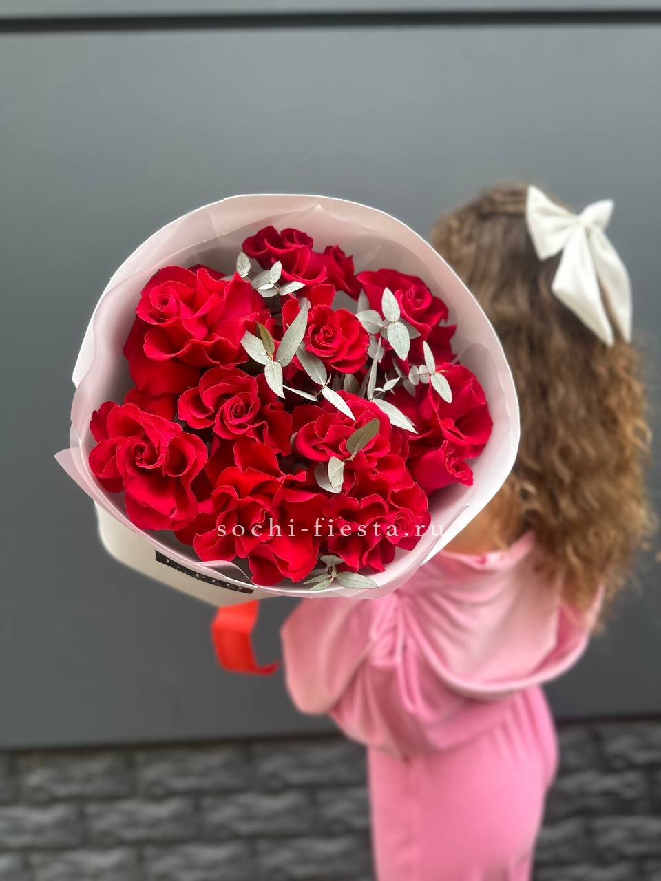 Красные французские розы — доставка цветов Великом Новгороде
