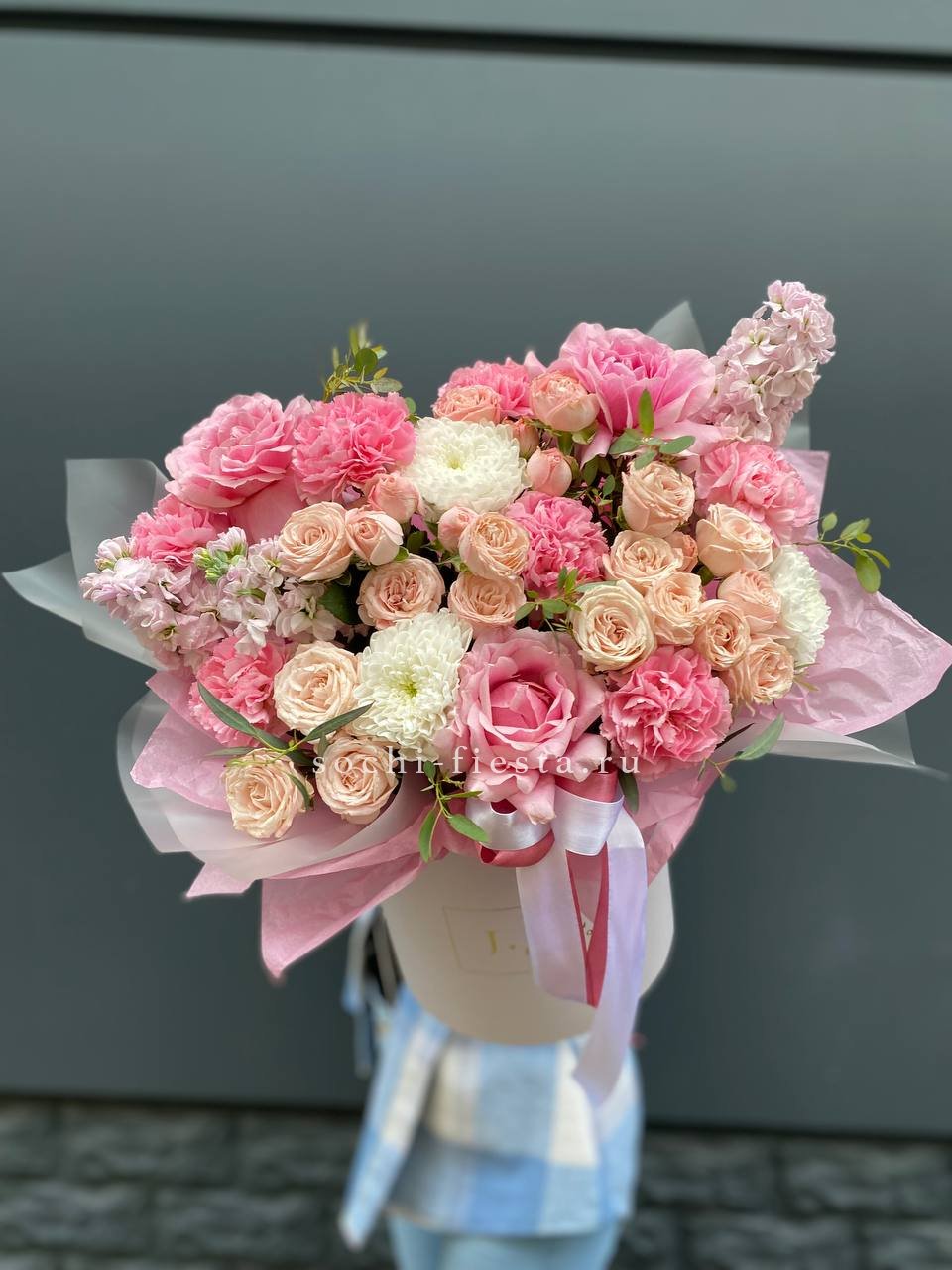 Авторский цветочный бокс — заказать в Великом Новгороде