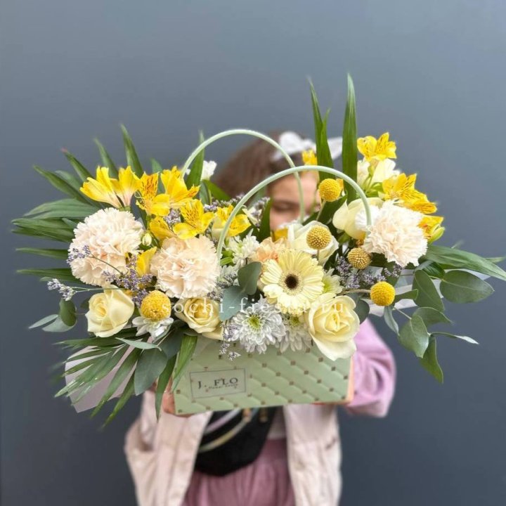 Сумочка с розами "Эпиа" в Великом Новгороде