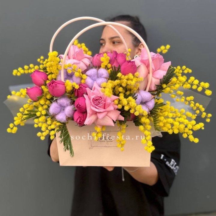 Сумочка мимозы и роз "Примавера" в Великом Новгороде