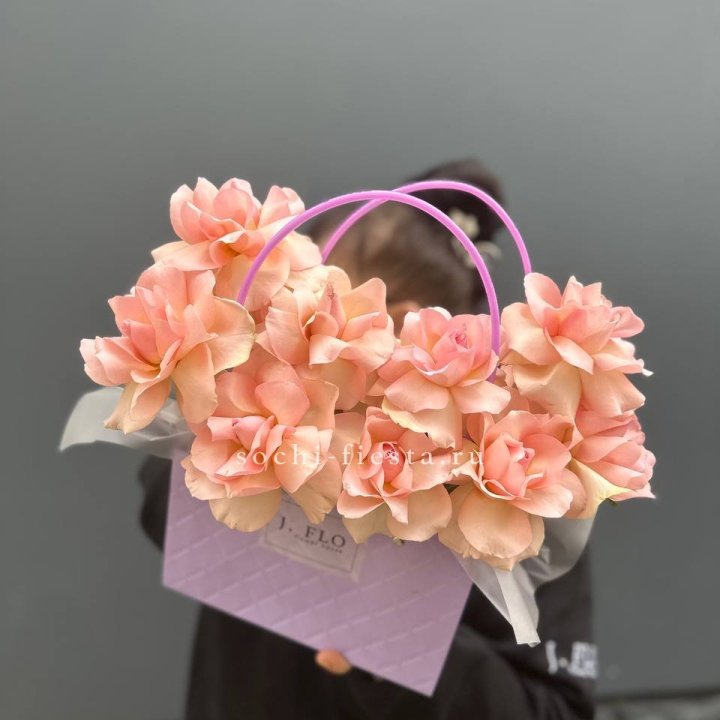 Сумочка с розами "Кети" в Великом Новгороде