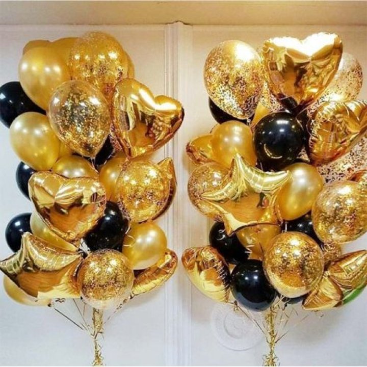 Фонтан шаров "Чёрное золото" в Великом Новгороде