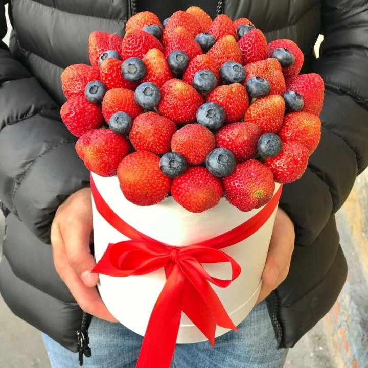 Клубничный бокс №3 в Великом Новгороде