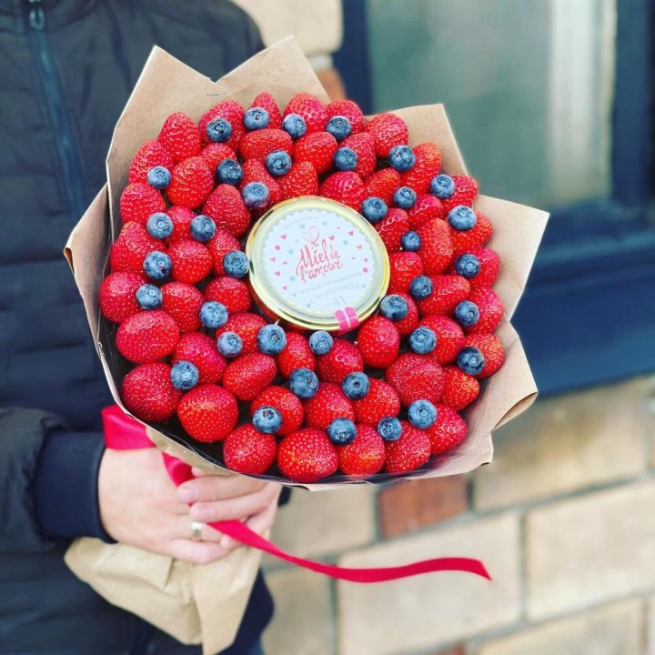 "Клубника и мёд" в Великом Новгороде