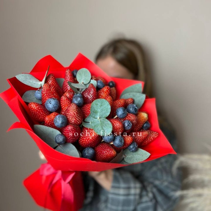 Клубничный бум №1 в Великом Новгороде