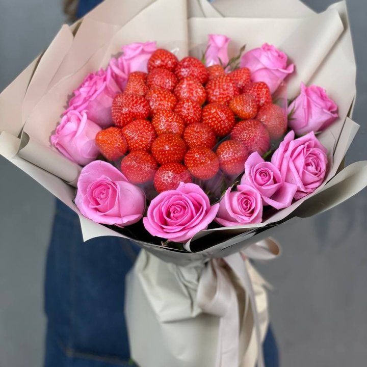 Клубника и розы в Великом Новгороде