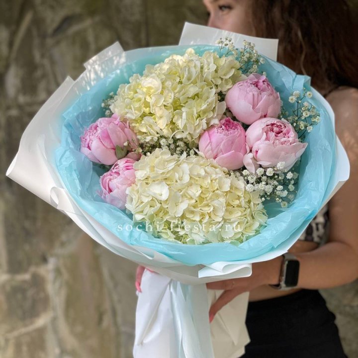 Букет с пионами "Блюсом" в Великом Новгороде