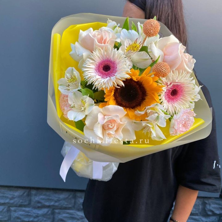 Букет с подсолнухом "Елоу" в Великом Новгороде