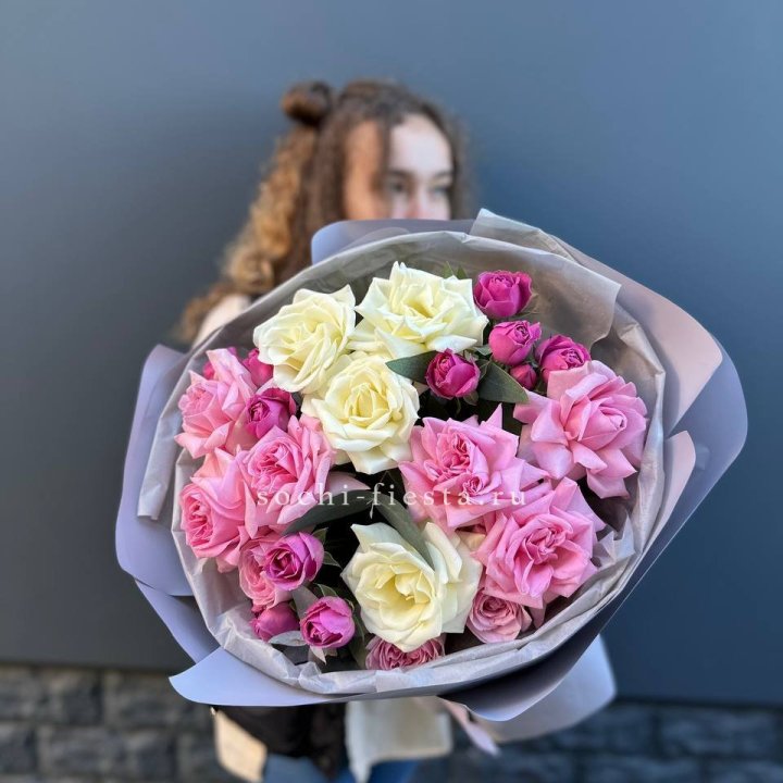 Букет французских и пионовидных роз в Великом Новгороде