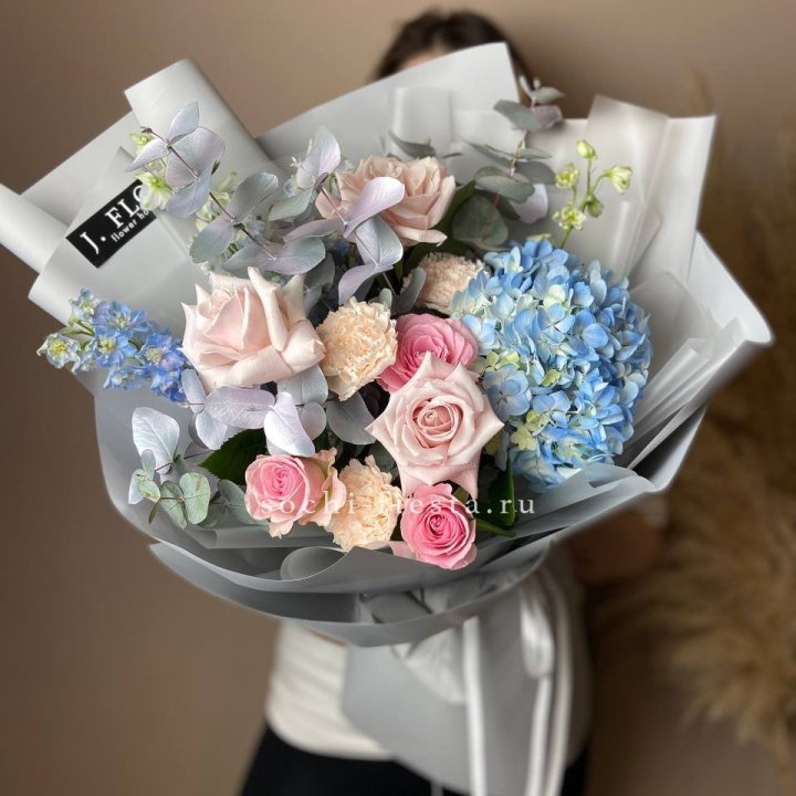 Букет с гортензией № 4 в Великом Новгороде