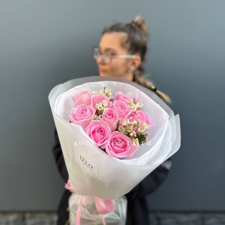 Букет розовых роз  в Великом Новгороде