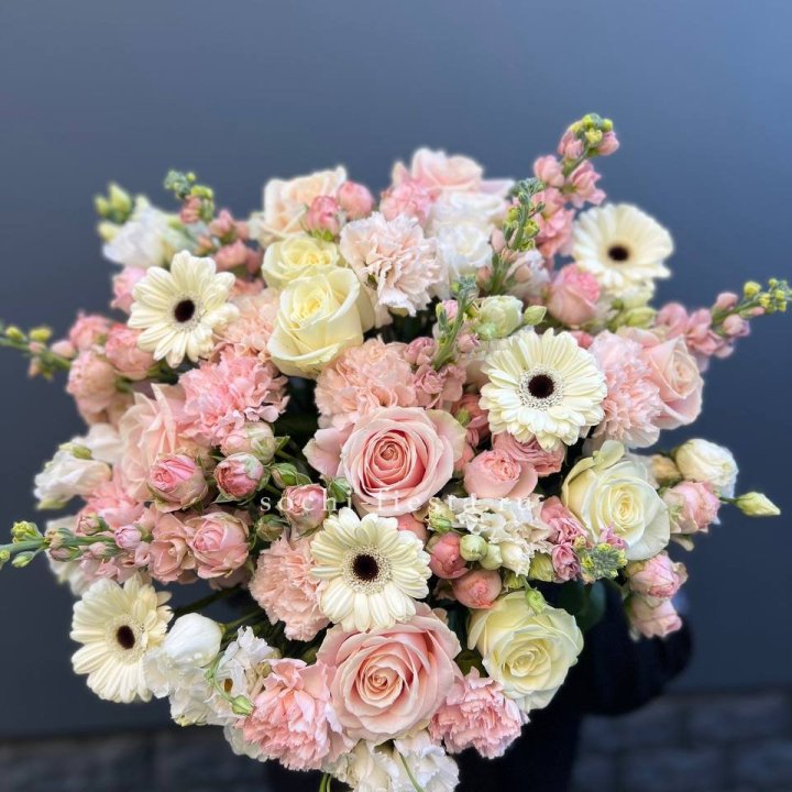 Авторский букет "Нежный" в Великом Новгороде