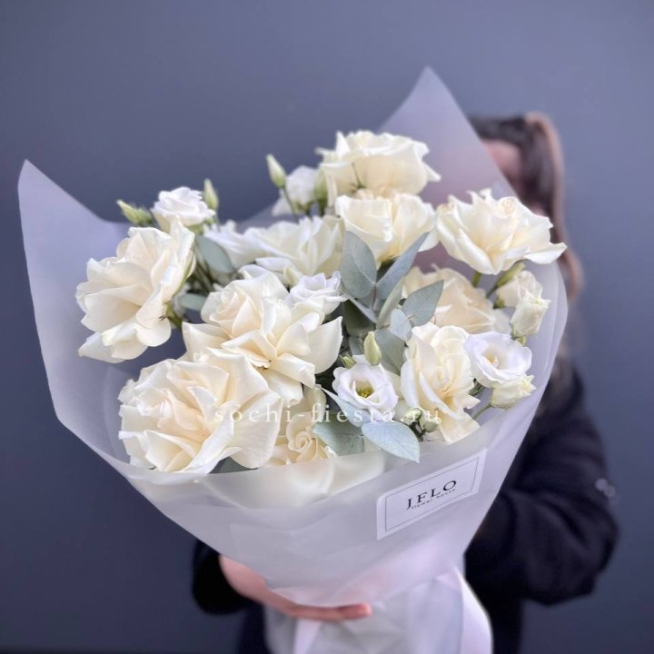 Букет французских роз и эустомы  в Великом Новгороде