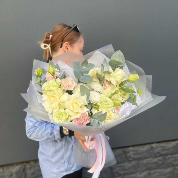  Букет  "Тонкая луна" в Великом Новгороде