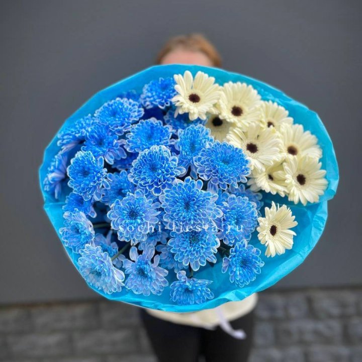 Букет хризантем и гербер в Великом Новгороде