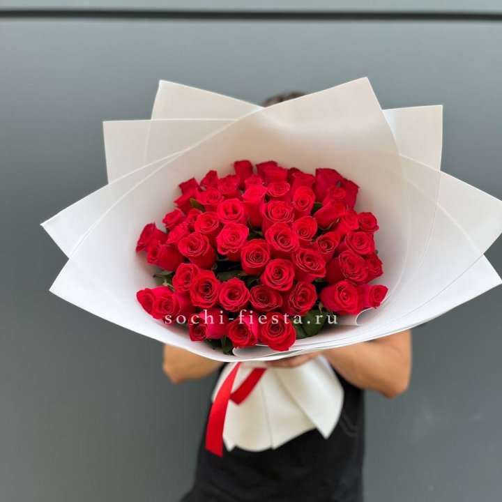 51  красная роза в Великом Новгороде