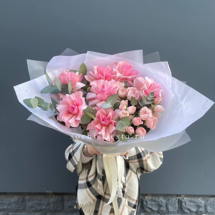 Букет французских и пионовидных роз  в Великом Новгороде