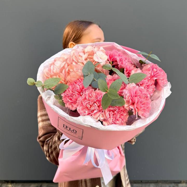 Дуо диантусы и гортензия в Великом Новгороде