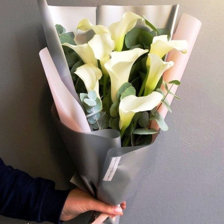 Каллы с эвкалиптом в Великом Новгороде