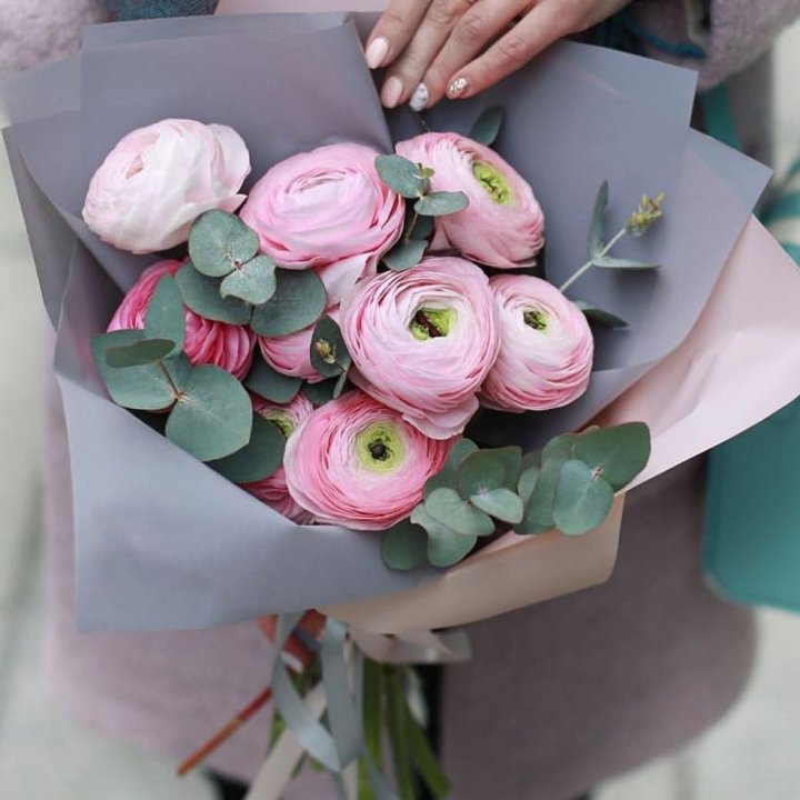 Ранункулюсы с эвкалиптом №1 в Великом Новгороде