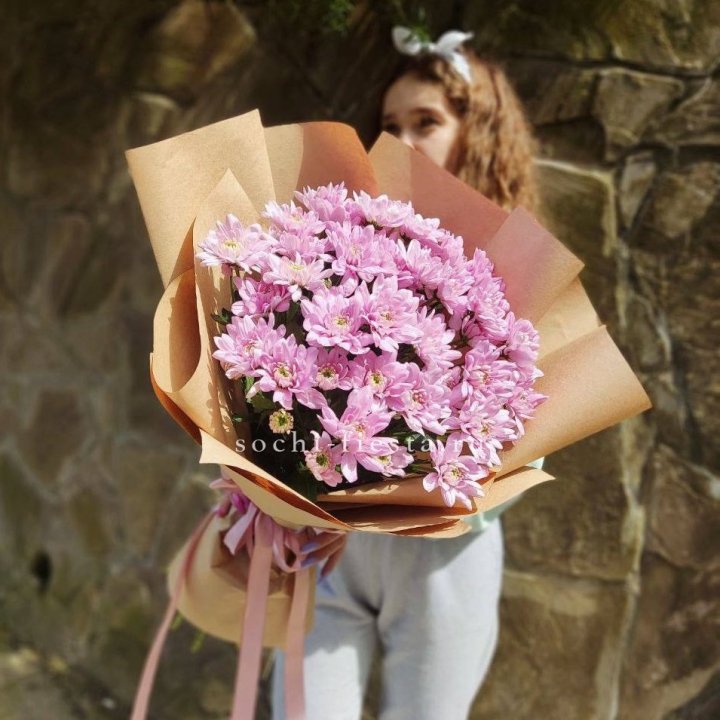 Букет хризантем в крафте в Великом Новгороде