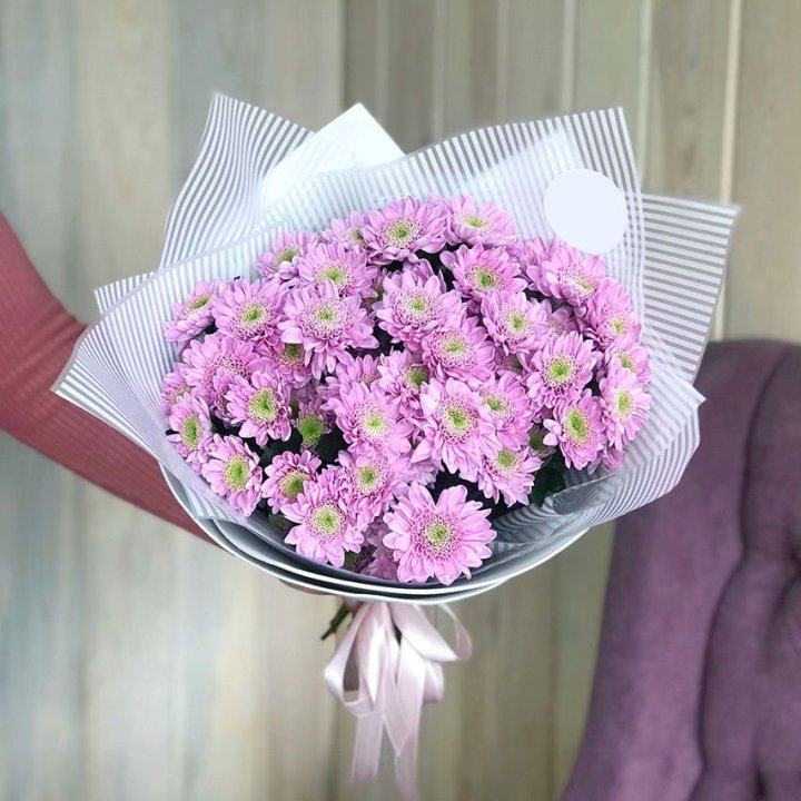 Букет розовых хризантем в Великом Новгороде