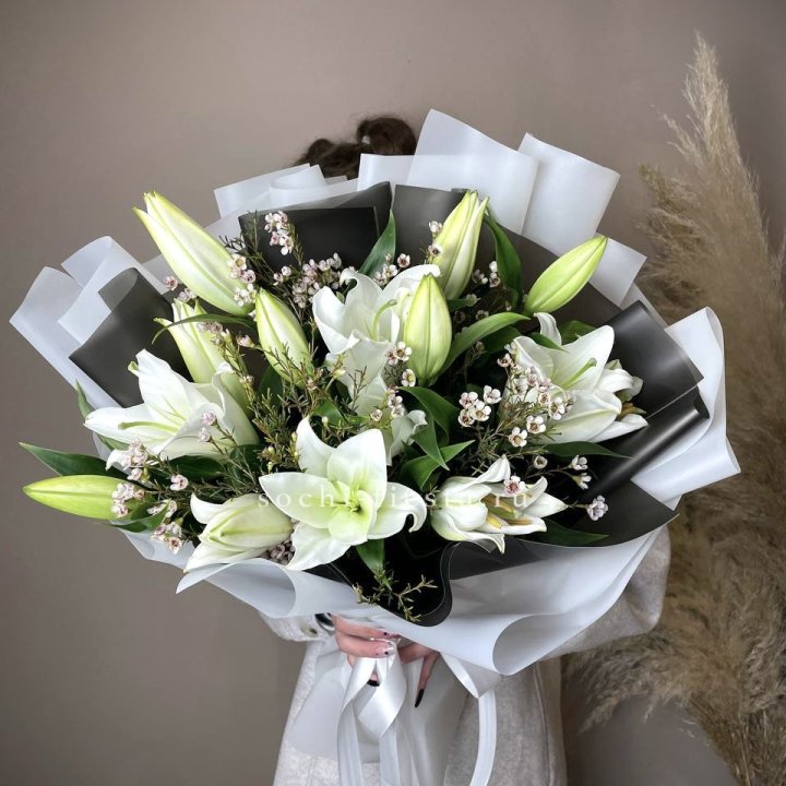 Букет лилий Снежная королева в Великом Новгороде