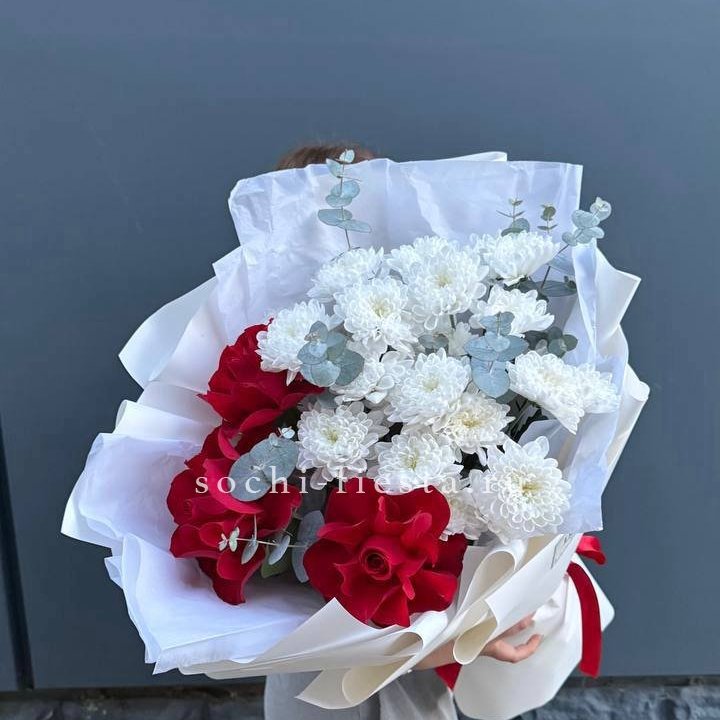 Дуо розы и хризантемы в Великом Новгороде