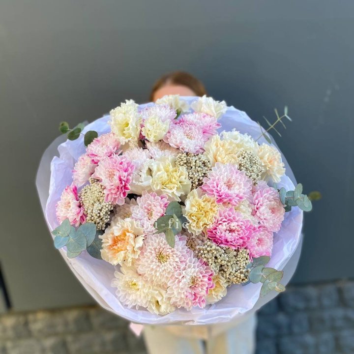 Букет из стойких цветов  в Великом Новгороде