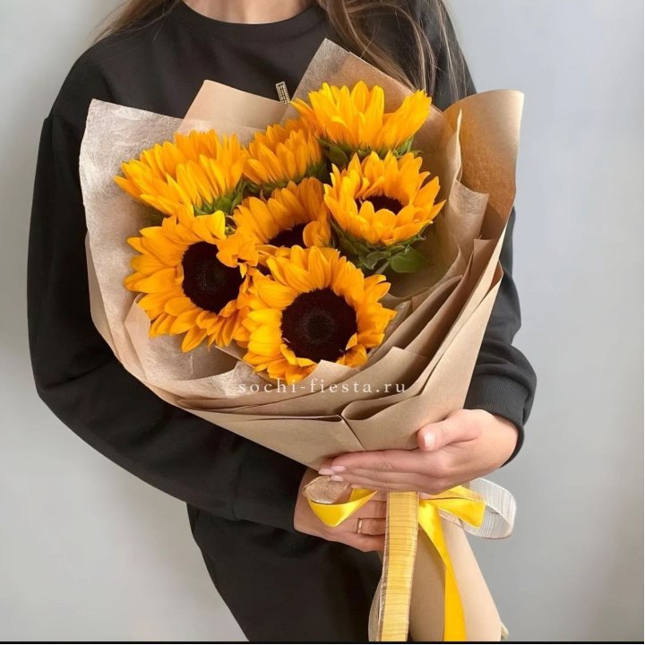 Букет из подсолнухов в Великом Новгороде