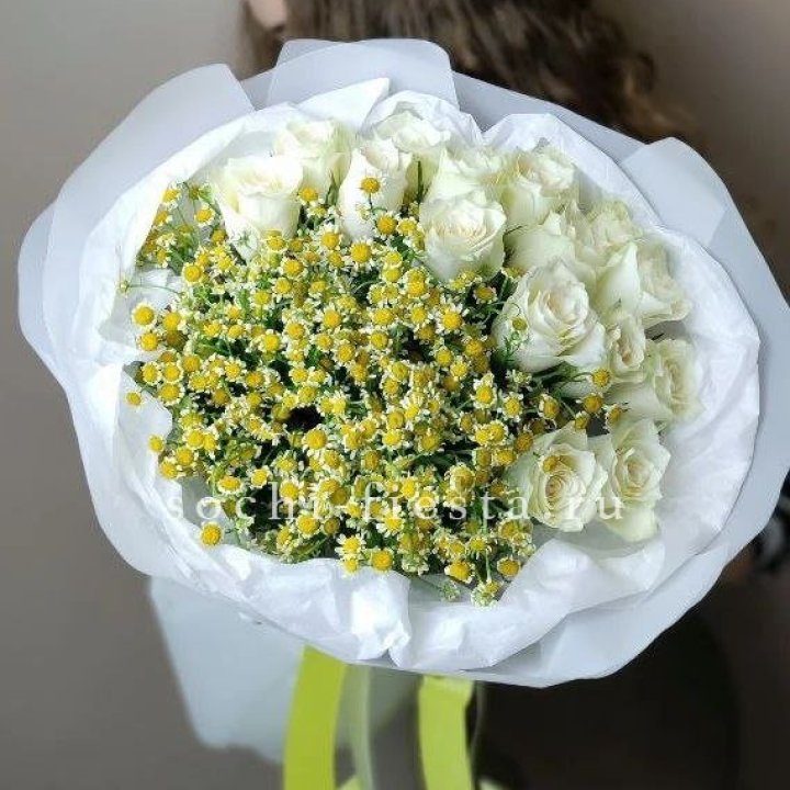 Букет ромашек и роз "Полина" в Великом Новгороде