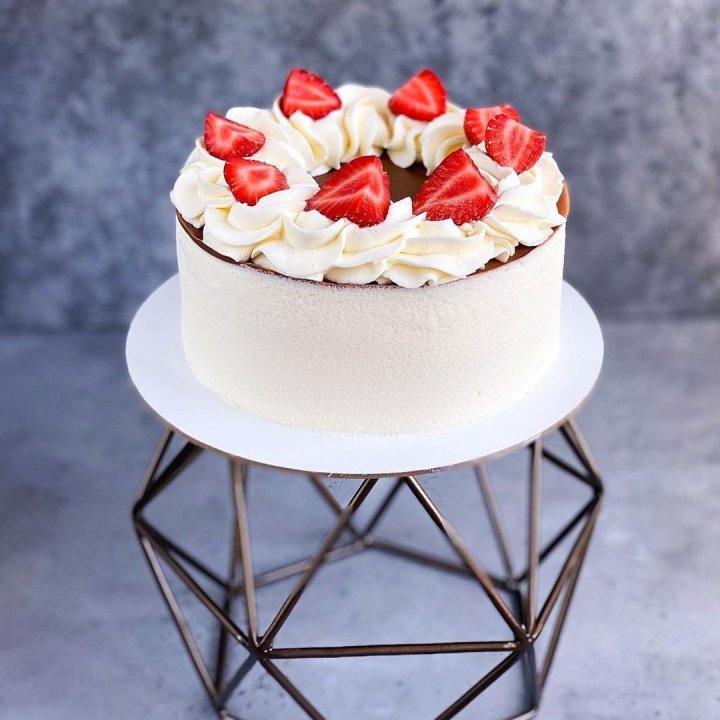 Торт "Клубника со сливками" в Великом Новгороде