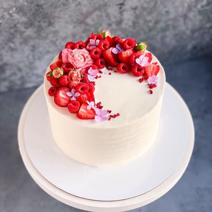 Торт "Малина" в Великом Новгороде