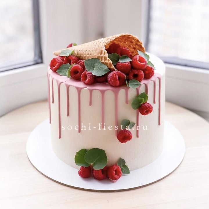 Торт "Ягодный" в Великом Новгороде