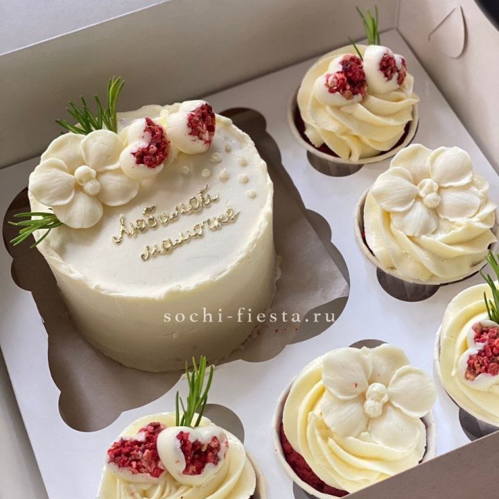 Капкейки и бенто-торт "Мамочке" в Великом Новгороде