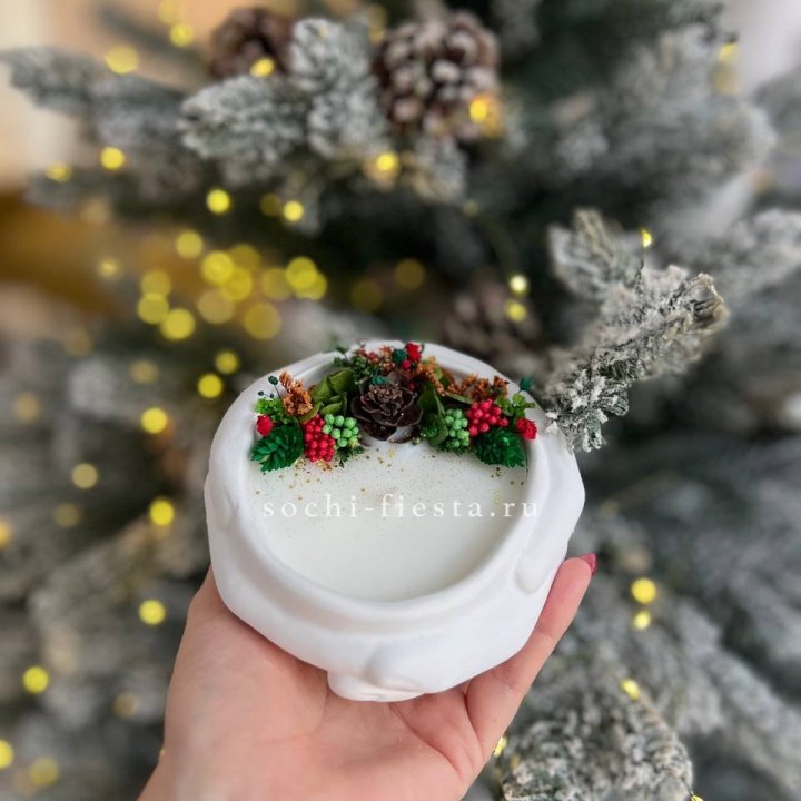 Свеча ароматическая в гипсе Руки с шишкой в Великом Новгороде