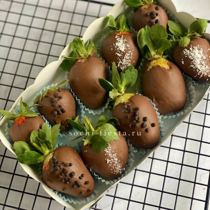 Клубника в шоколаде 10 ягод в Великом Новгороде
