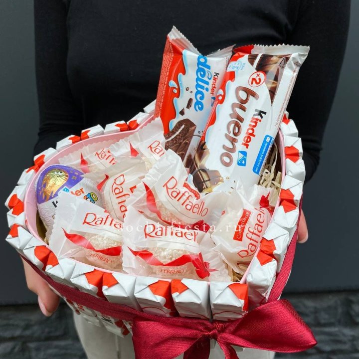 Подарочный набор сердце с Киндерами и Рафаэлло в Великом Новгороде