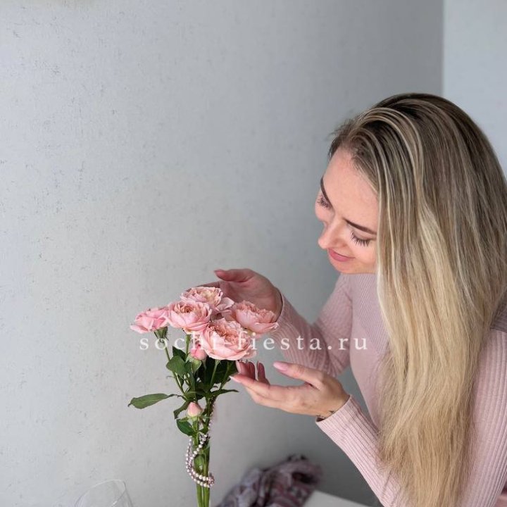 Цветочная подписка "Пакет маленький" в Великом Новгороде