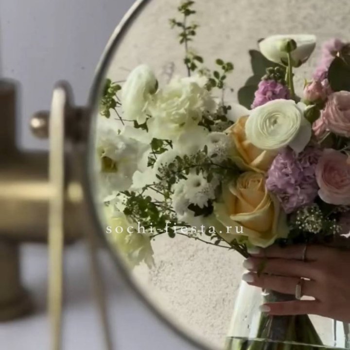 Цветочная подписка "Пакет средний" в Великом Новгороде