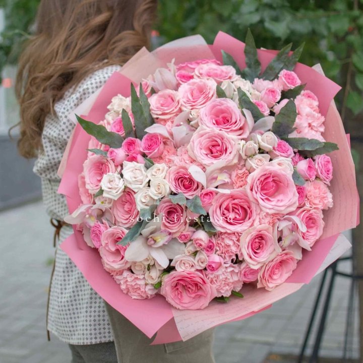 Дизайнерский букет "Барби" в Великом Новгороде