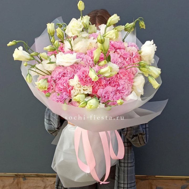 Букет из эустом и диантусов  в Великом Новгороде