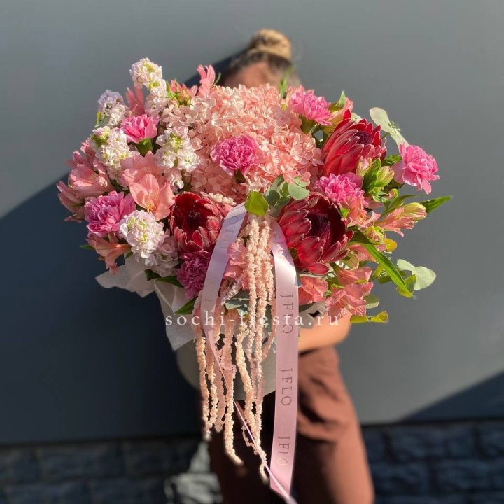 Коробка с цветами "Камикадзе" в Великом Новгороде