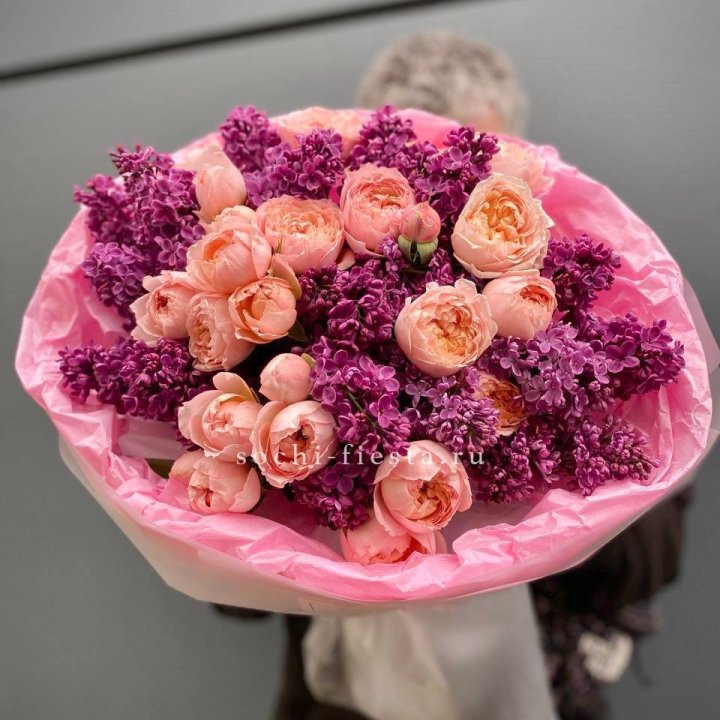  Дуо букет из кустовых роз и сирени в Великом Новгороде