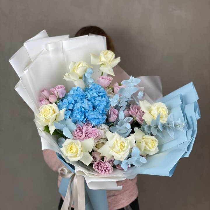 Дизайнерский букет "Блю скайфорт" в Великом Новгороде