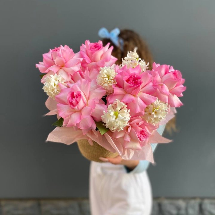 Дуо розы и гиацинты с доставкой в Великом Новгороде