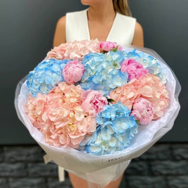 Дуобукет гортензии с пионами  в Великом Новгороде
