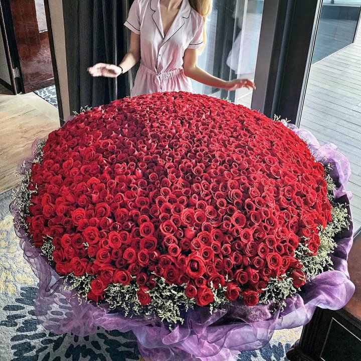 1001 роза в Великом Новгороде