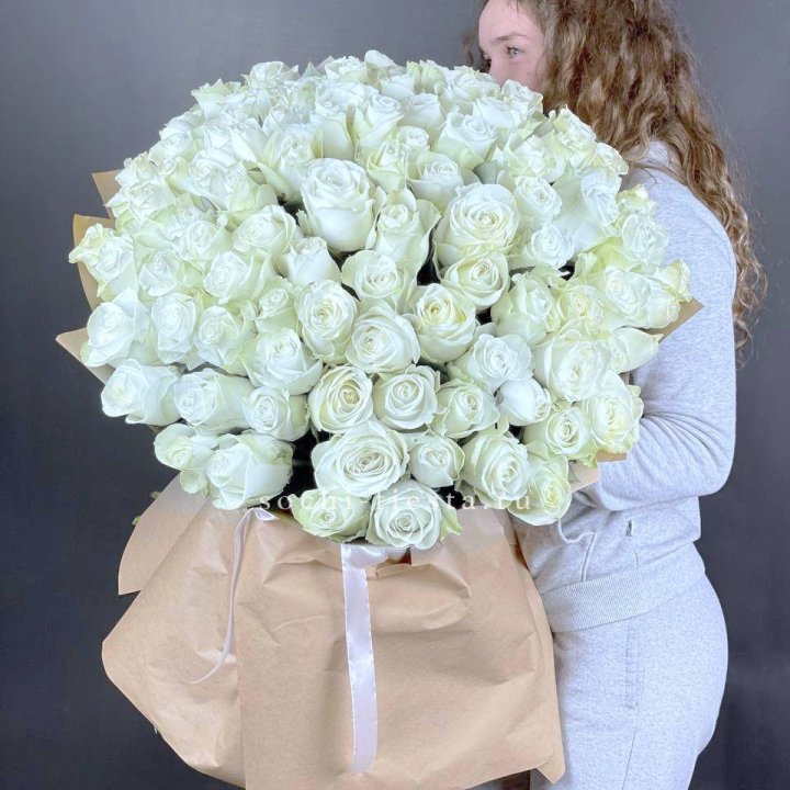 101 белая высокая импортная роза в Великом Новгороде
