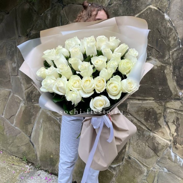 35 голландских роз в Великом Новгороде